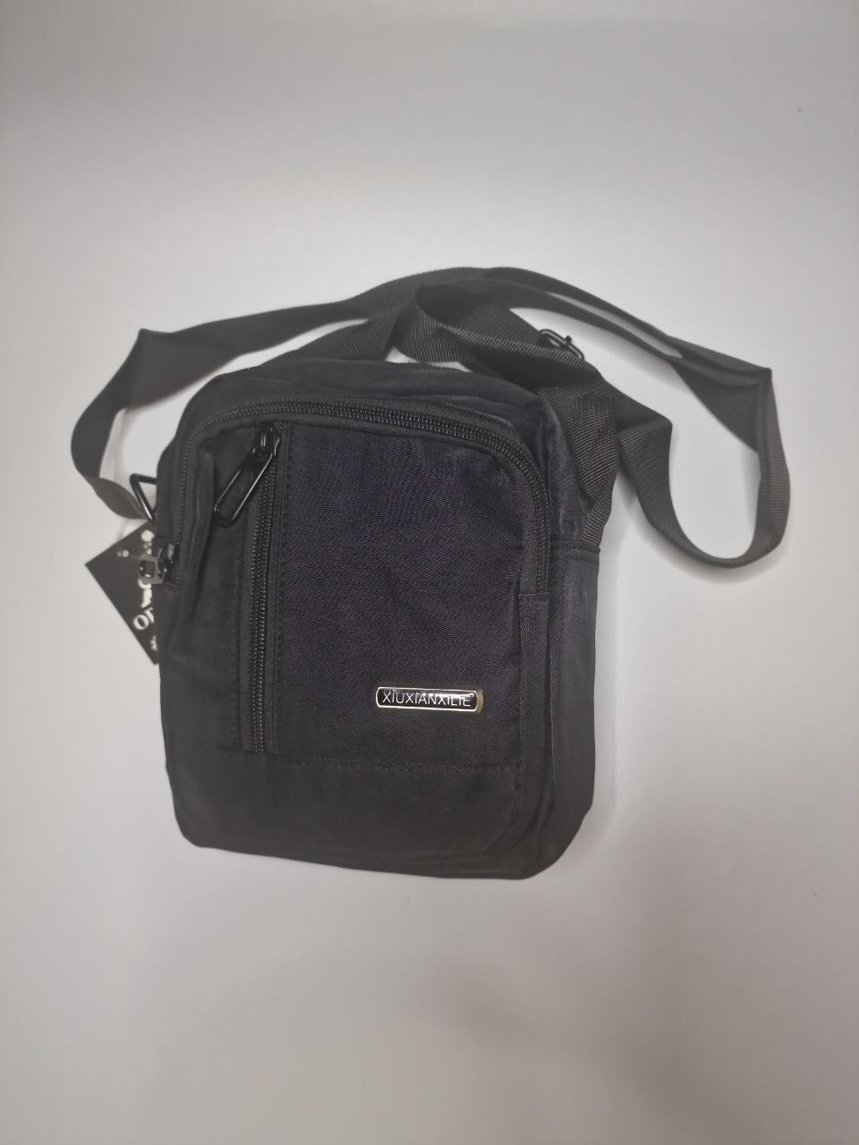 Schwarze Umhängetasche – kompakte Crossbody Tasche