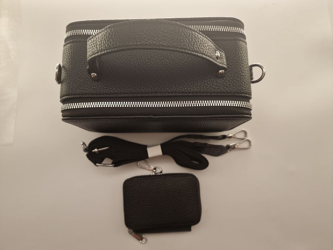 Umhängetasche aus Kunstleder – Crossbody Tasche mit Mini-Etui