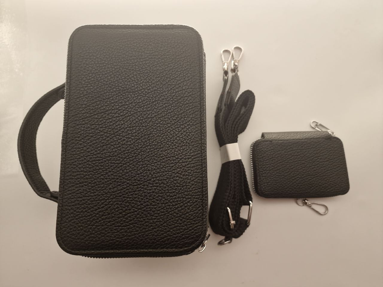 Umhängetasche aus Kunstleder – Crossbody Tasche mit Mini-Etui