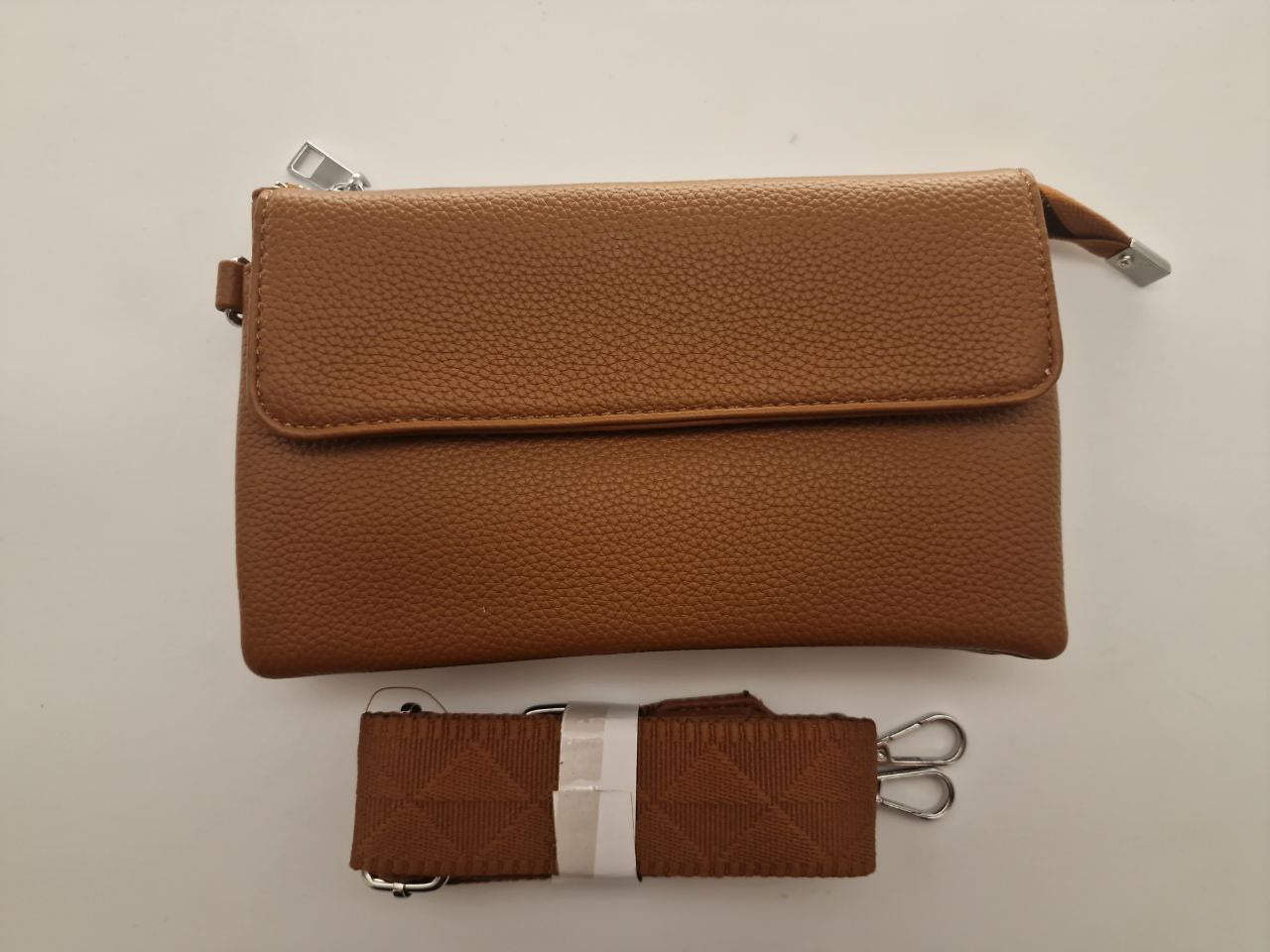 Kompakte Umhängetasche aus Kunstleder – elegante Crossbody Tasche