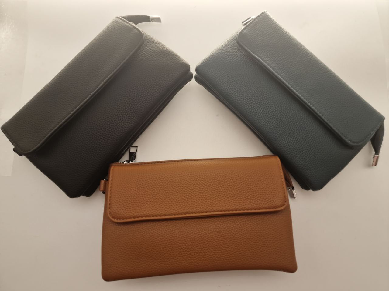 Kompakte Umhängetasche aus Kunstleder – elegante Crossbody Tasche