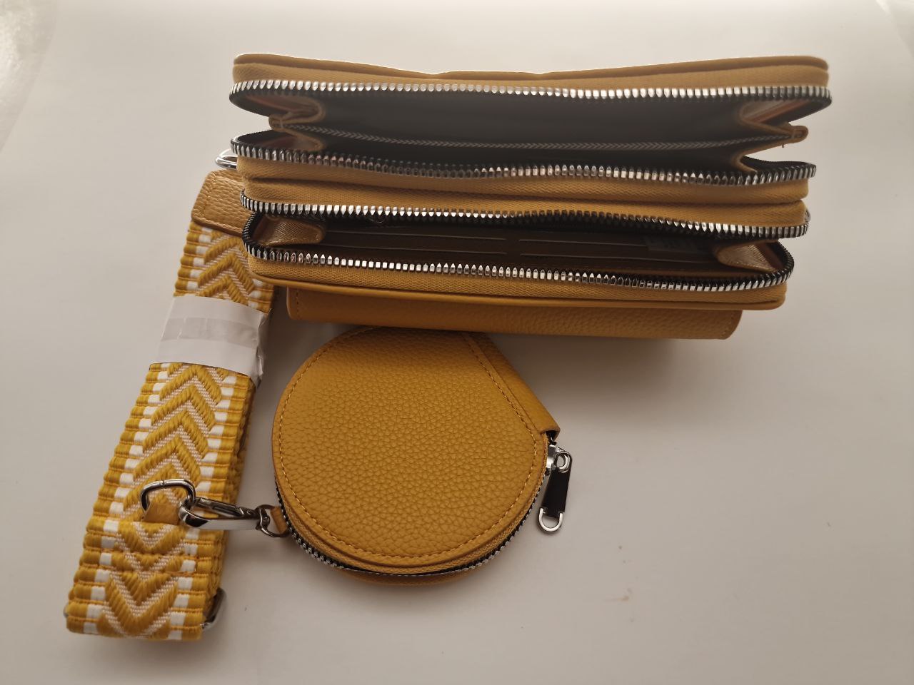 Kompakte Umhängetasche aus Kunstleder – moderne Crossbody Tasche