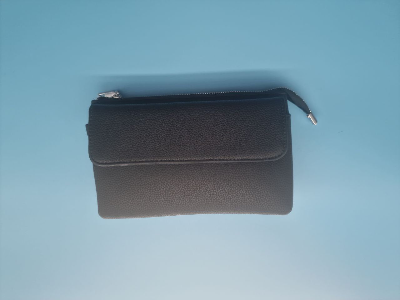 Kompakte Umhängetasche aus Kunstleder – elegante Crossbody Tasche