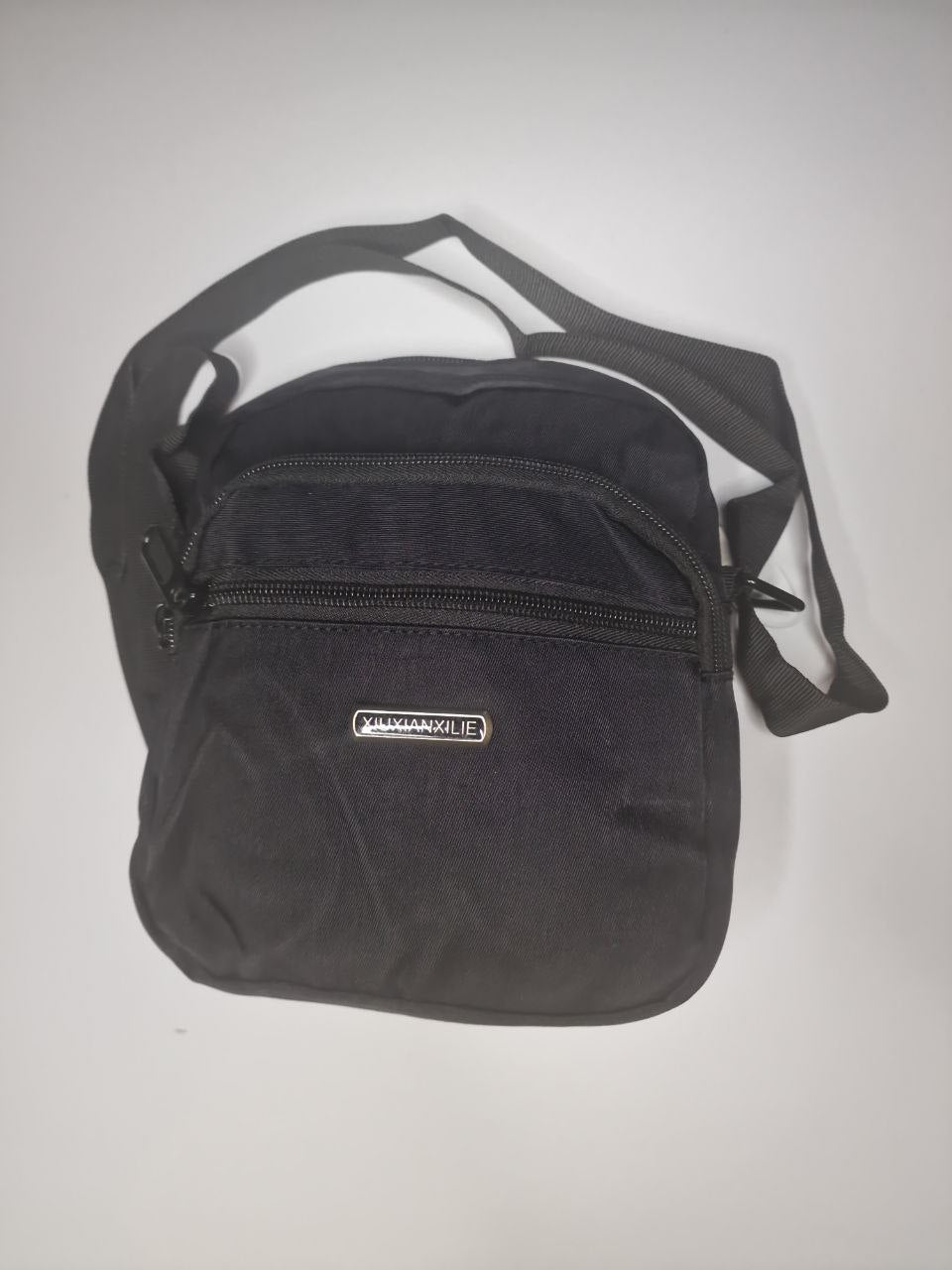 Schwarze Umhängetasche – kompakte Crossbody Tasche