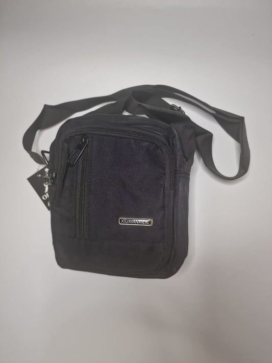 Schwarze Umhängetasche – kompakte Crossbody Tasche