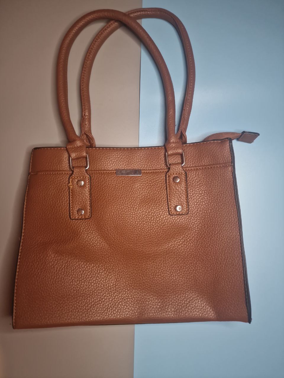 Schwarze Damen Handtasche aus Kunstleder – elegant & klassisch
