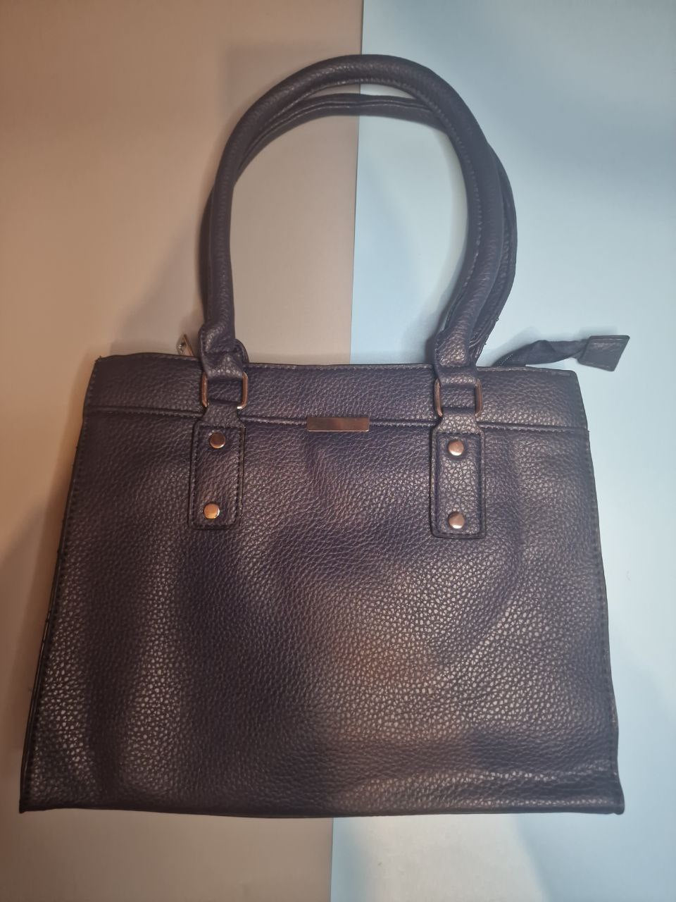 Schwarze Damen Handtasche aus Kunstleder – elegant & klassisch
